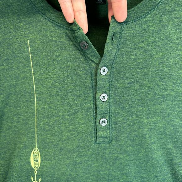 District T-Shirt Henley Mens XL Green Fishing Graphic Print Anchorage Alaska - Picture 3 of 12